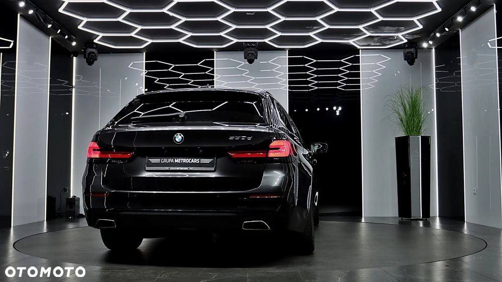 BMW Seria 5 530d Touring Luxury Line - 7
