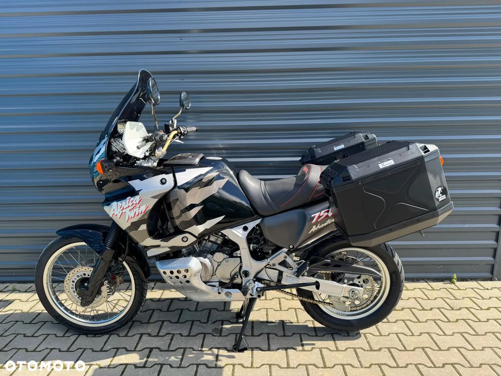 Honda XRV - 5