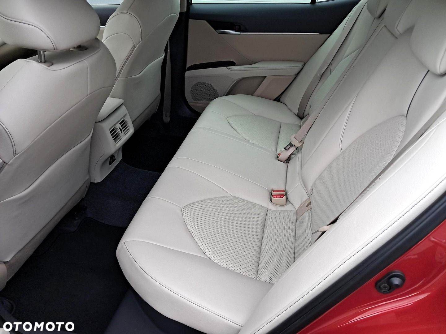 Toyota Camry - 12