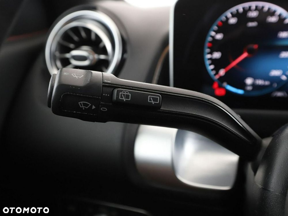 Mercedes-Benz GLB 200 d 8G-DCT AMG Line - 35