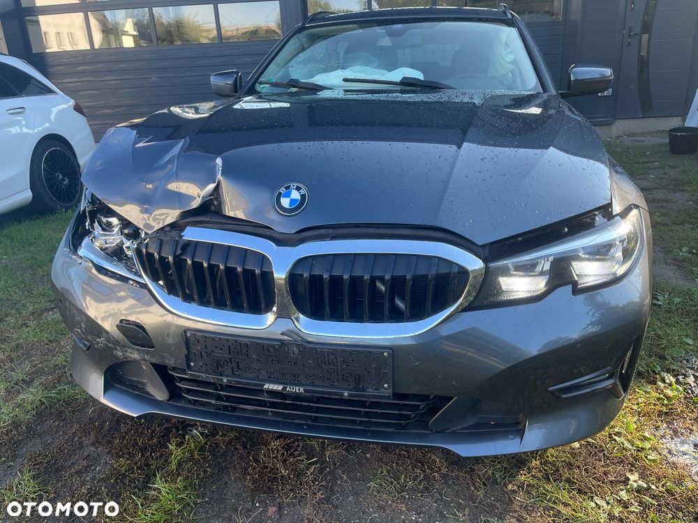 BMW Seria 3 318d Touring Sport Line - 2