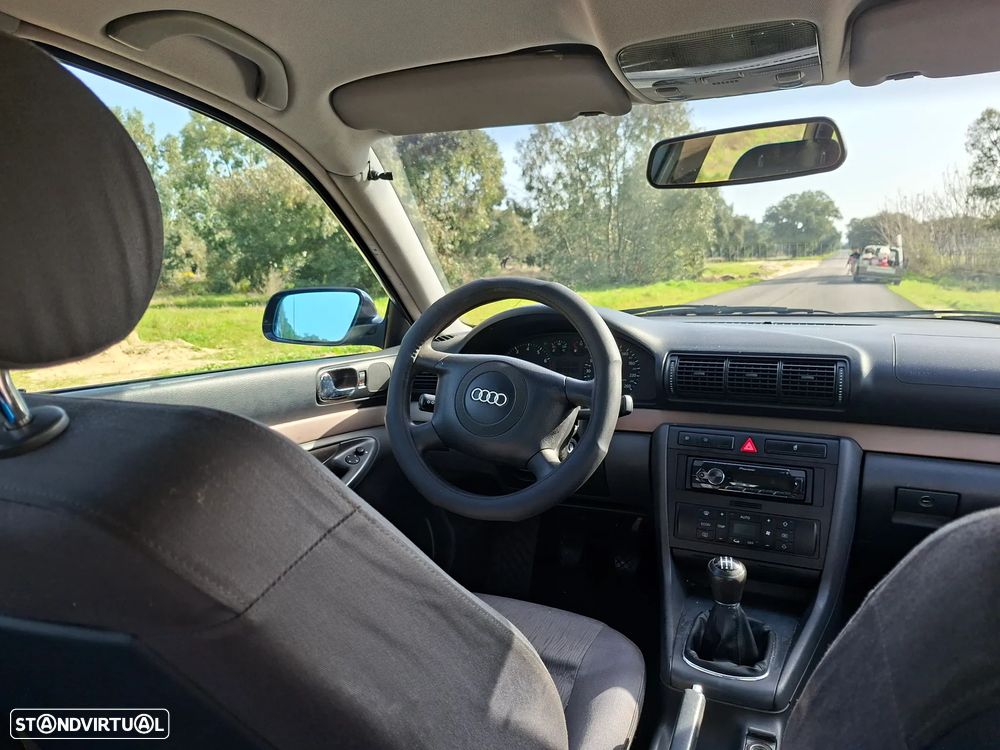 Audi A4 Avant 1.6 Ambiente - 10