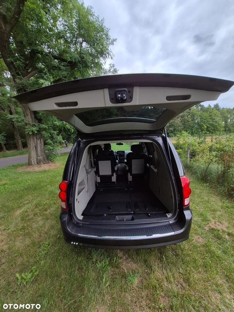 Dodge Grand Caravan - 17
