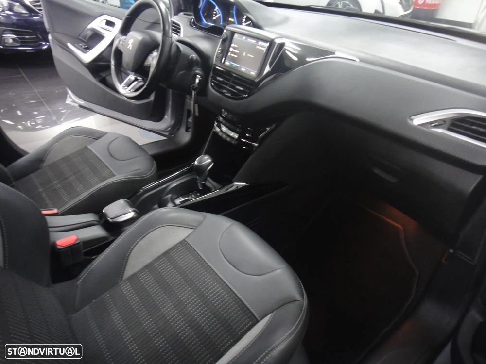 Peugeot 2008 PureTech 110 Stop&Start EAT6 Allure - 16
