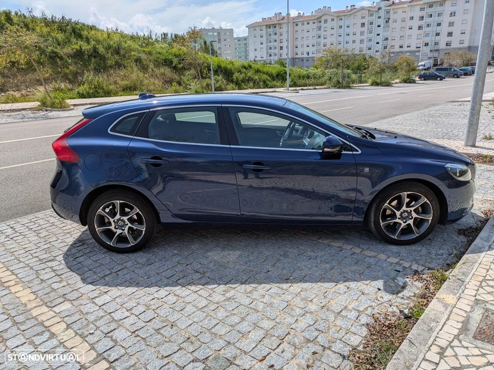 Volvo V40 2.0 D2 R-Design - 1