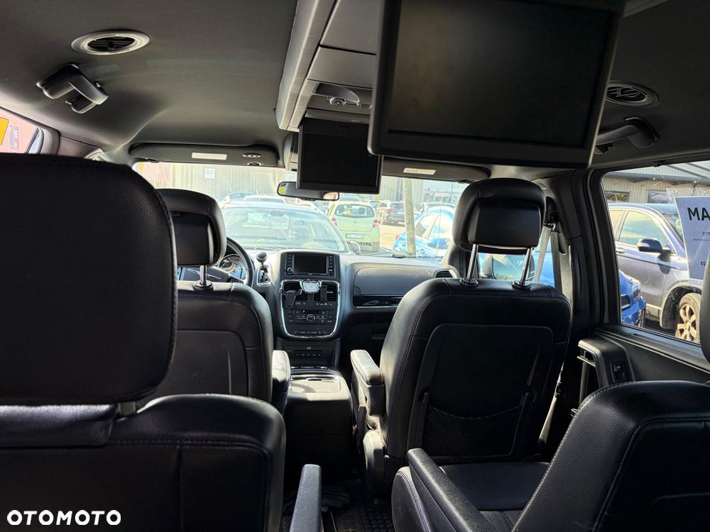 Chrysler Town & Country 3.6 Limited - 11