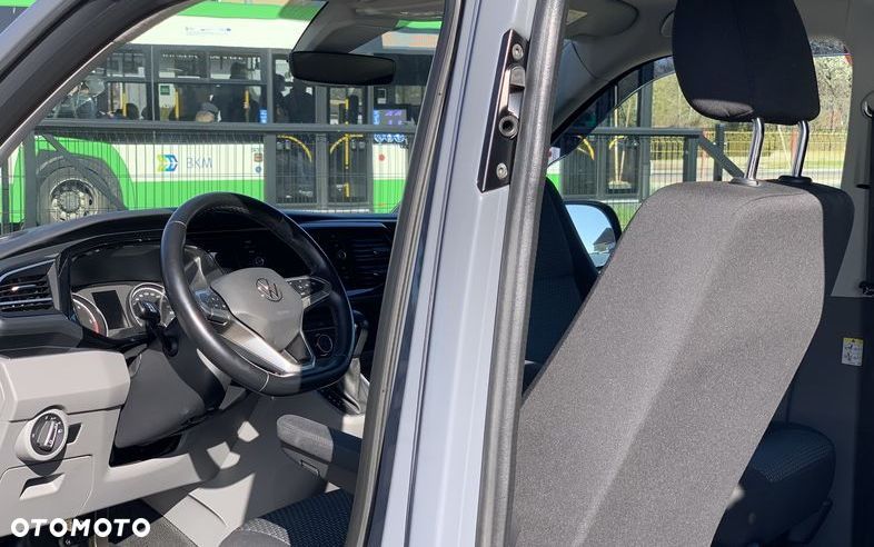 Volkswagen TRANSPORTER T6 TRWAŁY TDI SILNIK DNA 2.0TDI MOC 150KM DSG 7 MOCNA SKRZYNIA DQ-500 AUTOMAT, ZABUDOWA KOMBI VAN MINIBUS SPECJALNA CARAVELLE Reflektory FULL-LED Przód,  Lampy FULL-LED Tył, Kamera, Radar, Czujniki zmiany pasa, 2x boczne drzwi przesuwne! Aktywny tempomat, Podgrzewane fotele, Dwustrefowa Klimatyzacja i ogrzewanie! Fabryczne oryginał WEBASTO 5kW THERMO COMFORT SE Szybkie nagrzewanie silnika zimą! Ilość miejsc 9 osobowy - 24