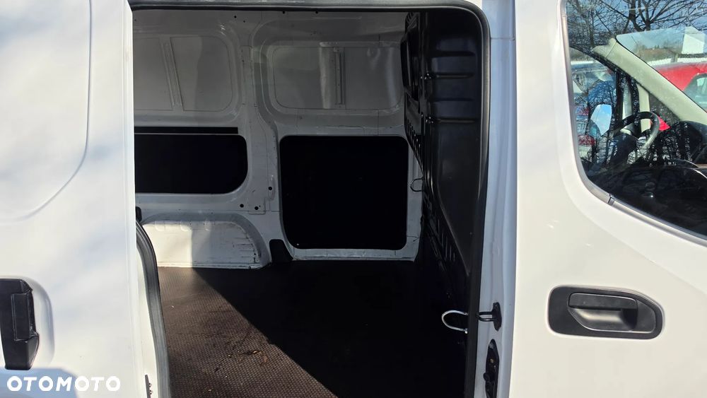 Nissan NV200 - 16