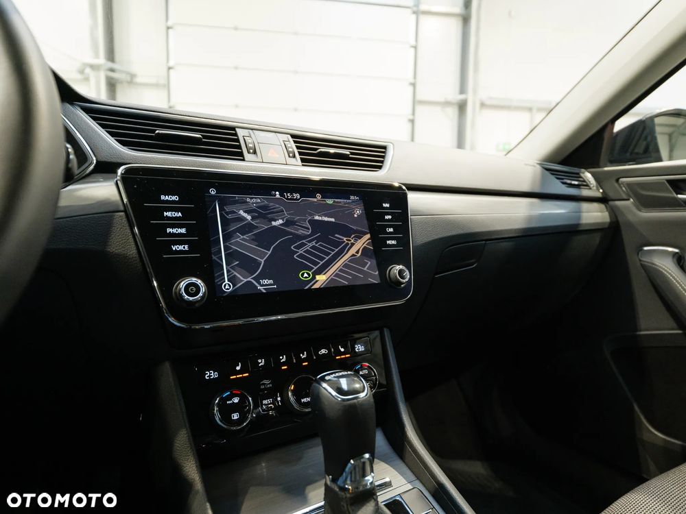 Skoda Superb 2.0 TSI Style DSG - 27