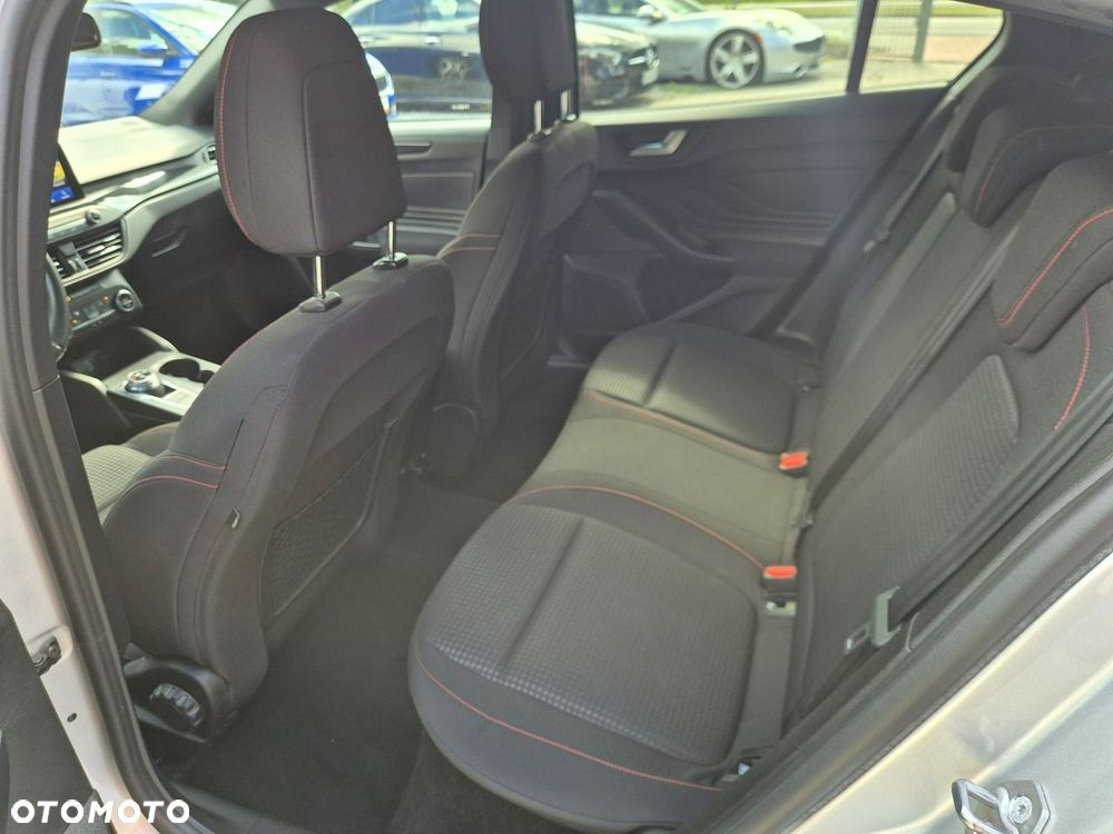 Ford Focus 1.0 EcoBoost Hybrid ST-LINE - 26