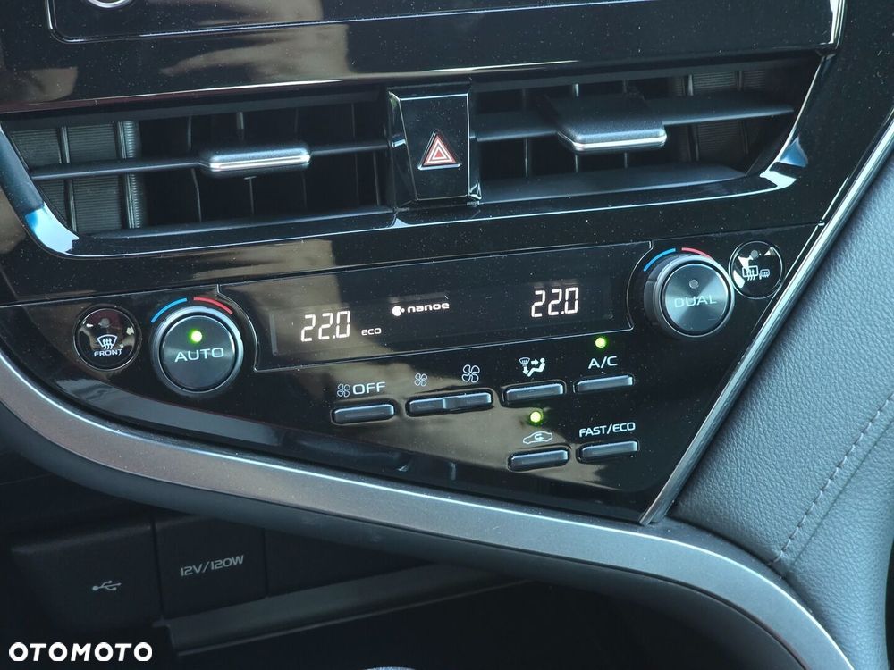 Toyota Camry 2.5 Hybrid Comfort CVT - 13