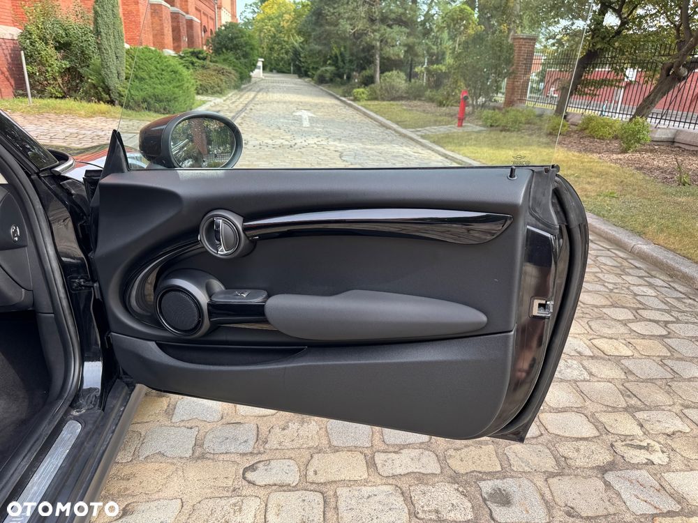 MINI Cooper Essential Trim - 27