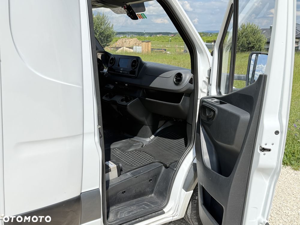 Mercedes-Benz Sprinter - 13