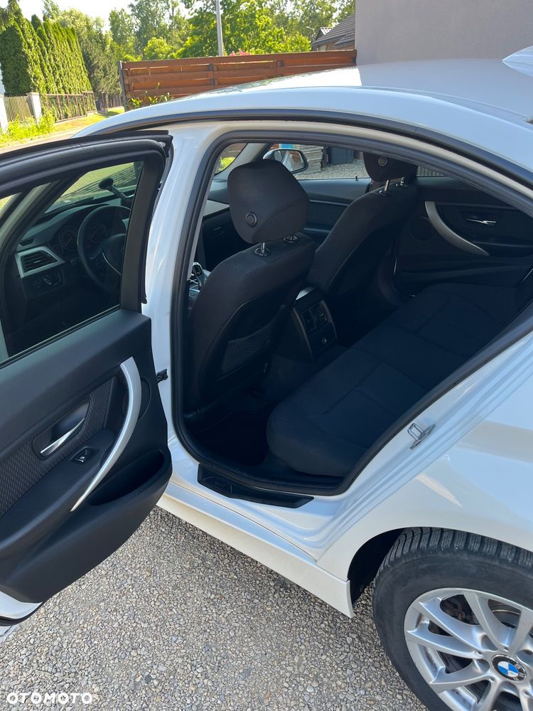 BMW Seria 3 318i - 9