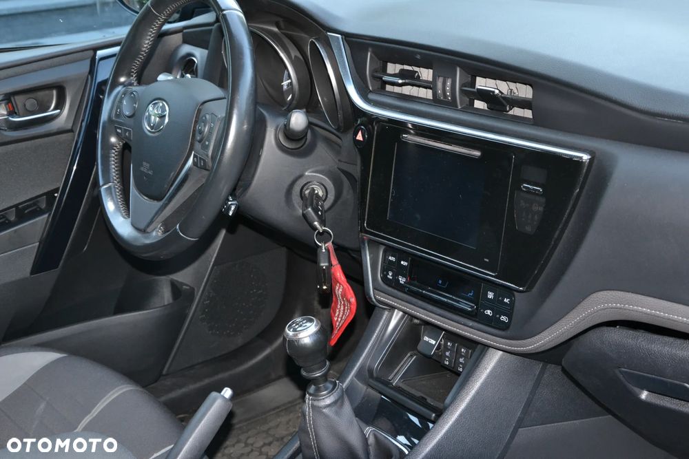 Toyota Auris 1.6 Premium - 11