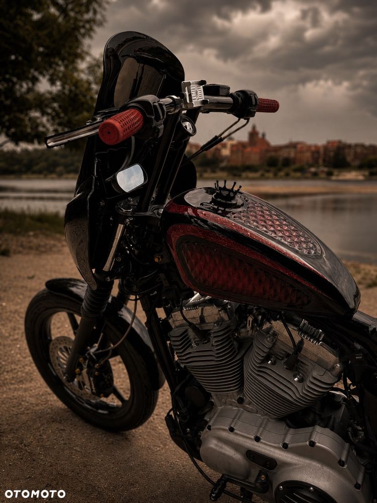 Harley-Davidson Sportster Custom 883C - 12
