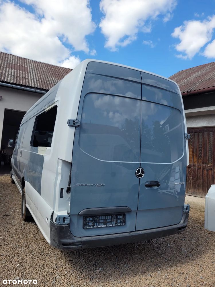 Mercedes-Benz Sprinter - 13