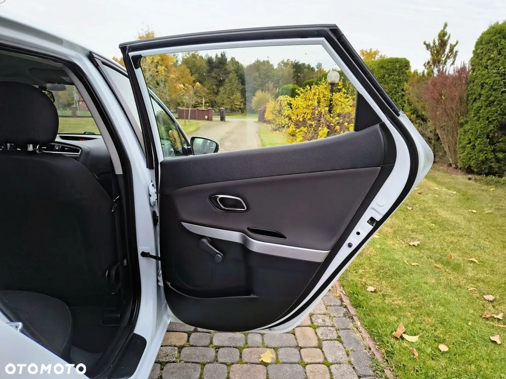 Kia Ceed 1.4 CRDi 90 Vision - 14