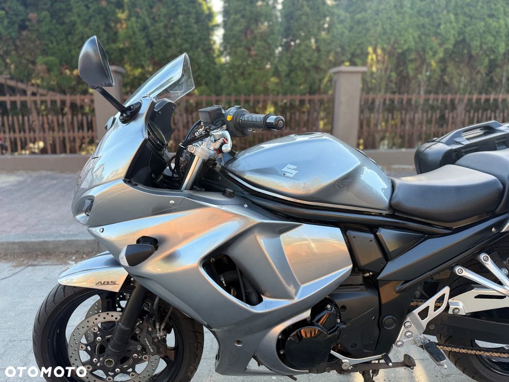 Suzuki GSX - 21