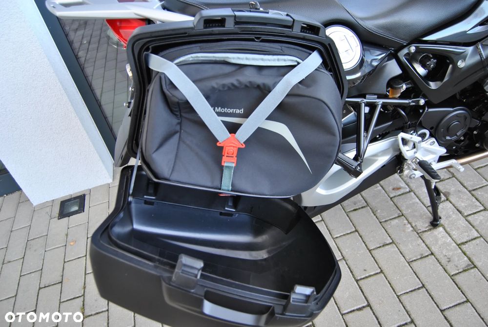 BMW F - 21