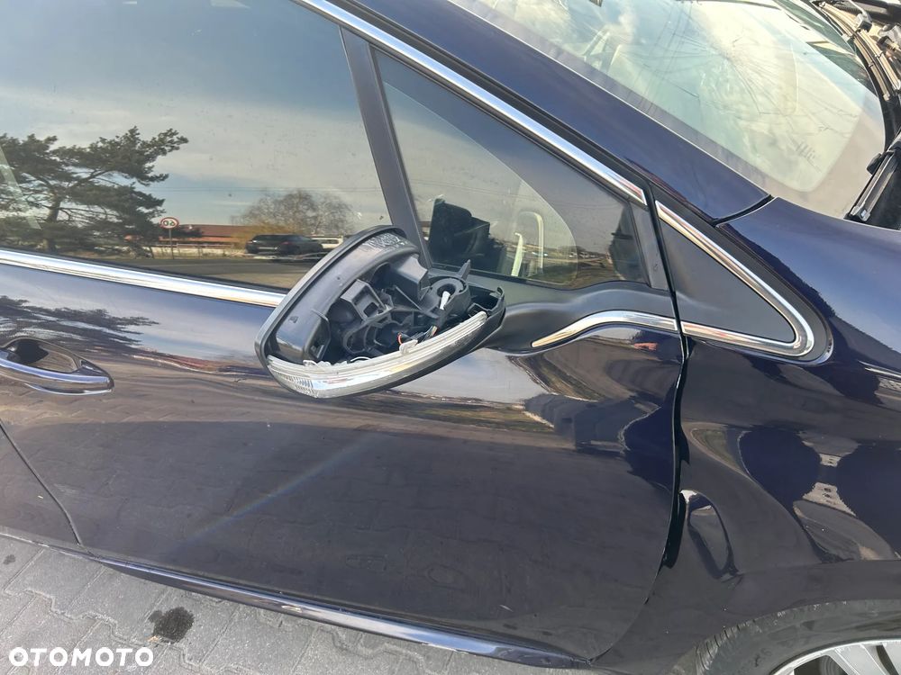 Peugeot 208 - 32