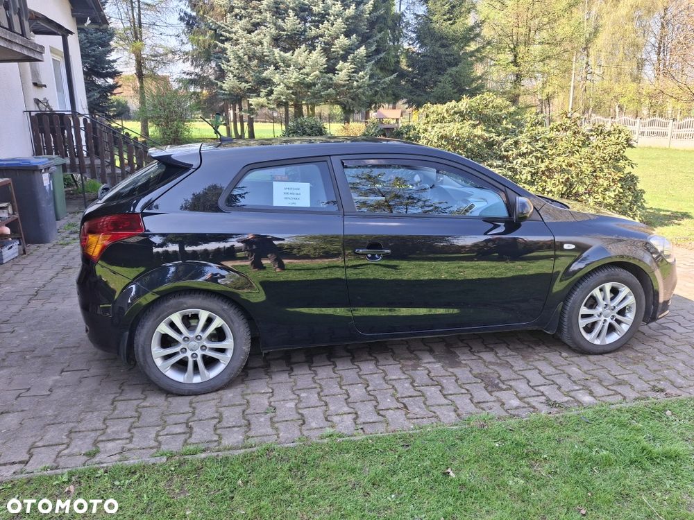 Kia Ceed 2011 photo 3