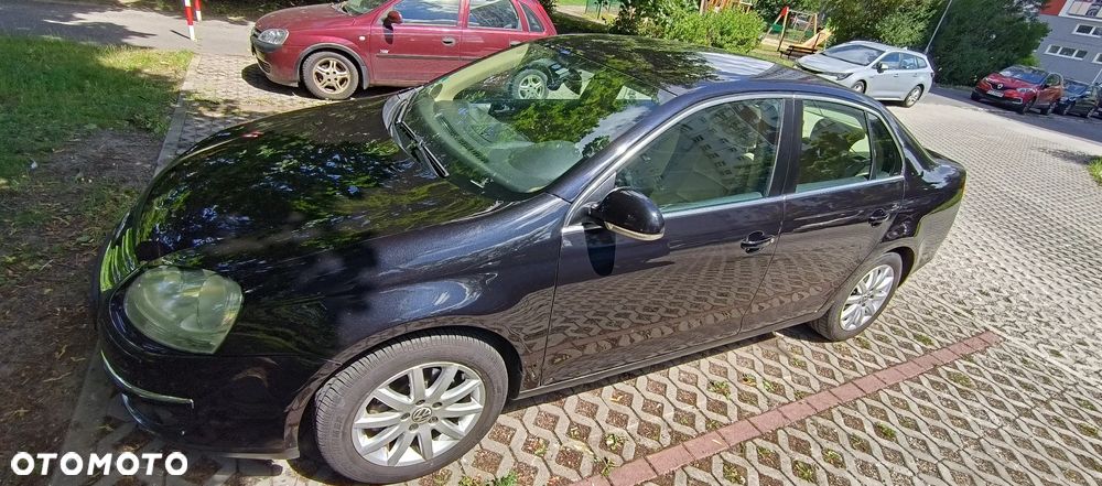 Volkswagen Jetta 1.6 Comfortline - 8