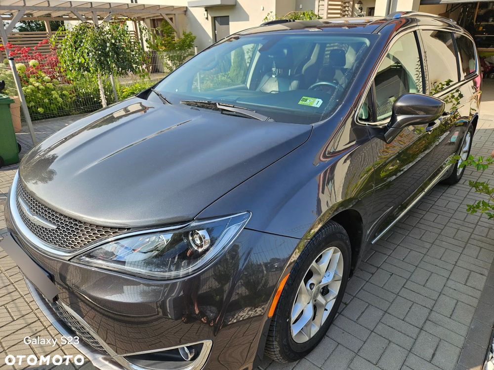 Chrysler Pacifica - 5