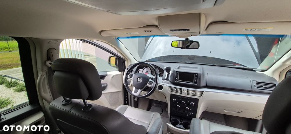 Volkswagen Routan - 7