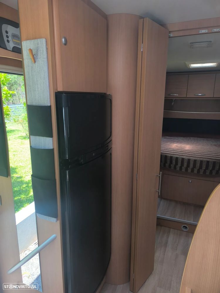 Challenger Genesis Cama central - 8