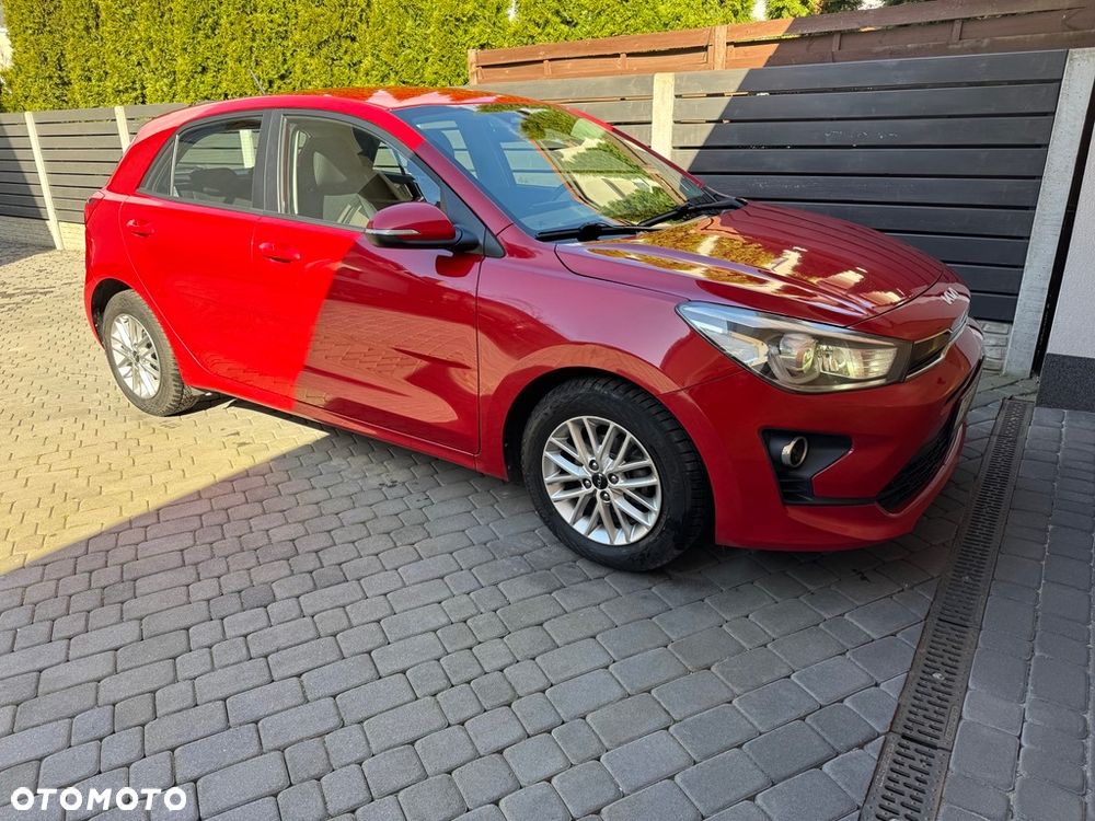 Kia Rio 1.2 L - 8