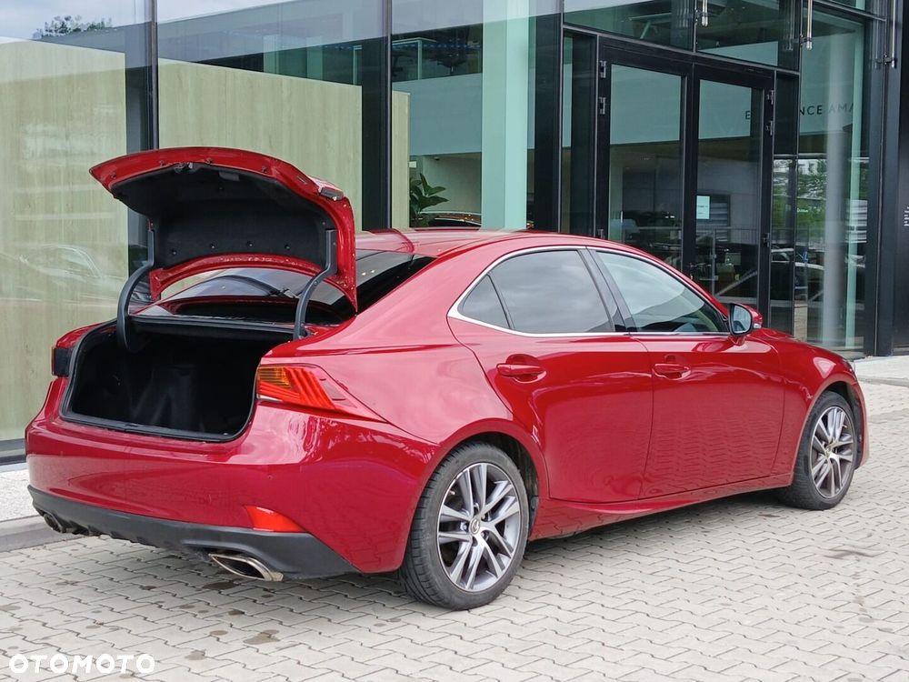 Lexus IS - 33