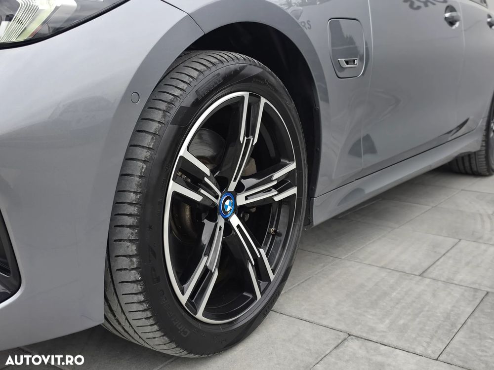 BMW Seria 3 320e Aut. M Sport - 37