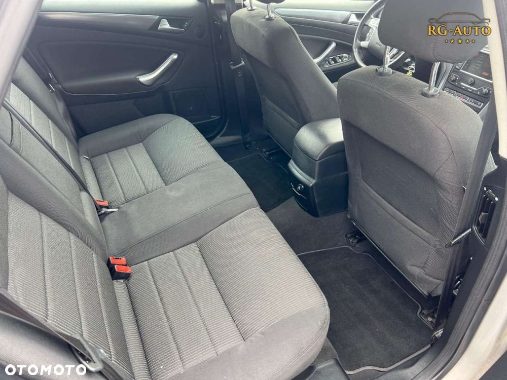 Ford Mondeo - 32