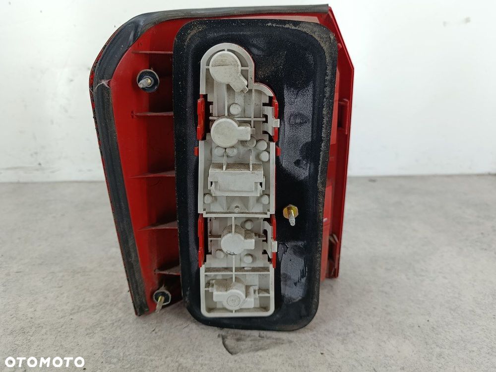 LAMPA TYLNA PRAWA AUDI A2 8Z 8Z0945096 286602 HATCHBACK - 6