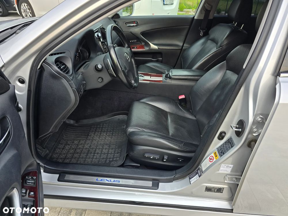Lexus IS 250 Prestige - 9