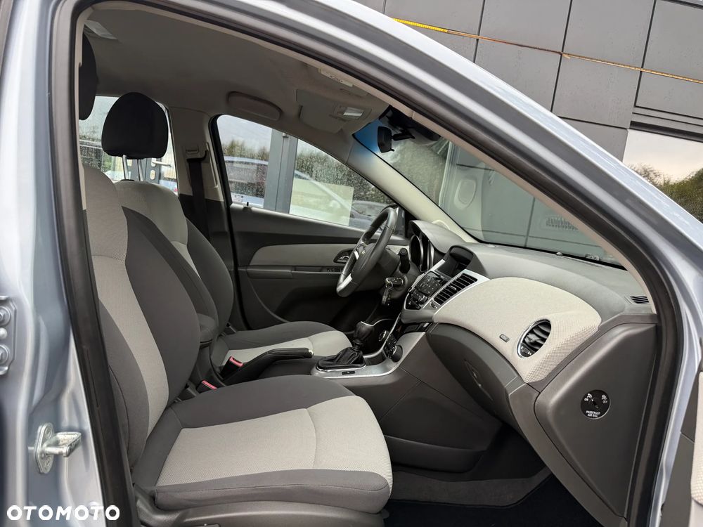 Chevrolet Cruze 1.6 LS - 31