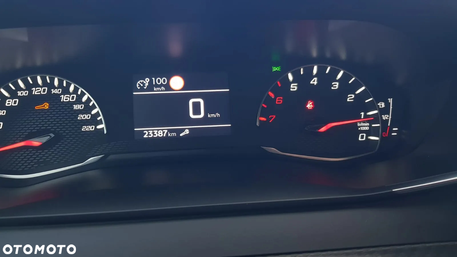 Peugeot 208 - 21