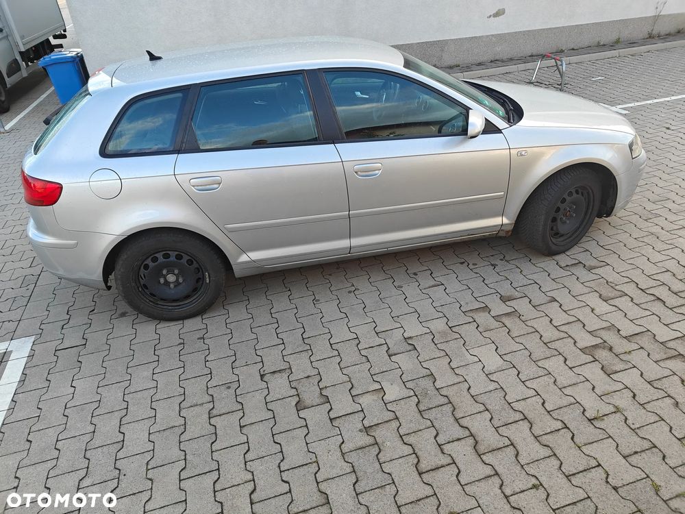Audi A3 Sportback 1.6 FSI Attraction - 2