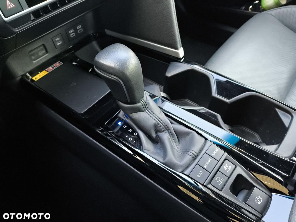 Toyota Camry - 25