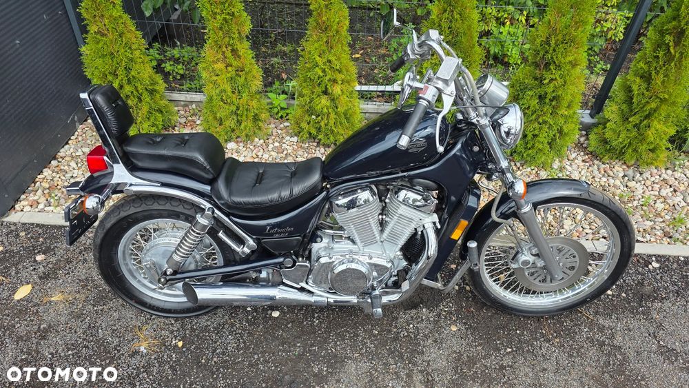 Suzuki Intruder - 16