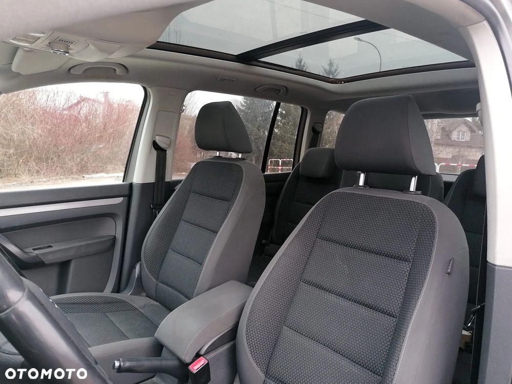 Volkswagen Touran - 14