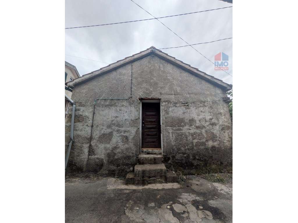 MORADIA T2 COM POTENCIAL PARA HABITAÇÃO OU INVESTIMENTO PERTO DO HO... - Grande imagem: 2/15