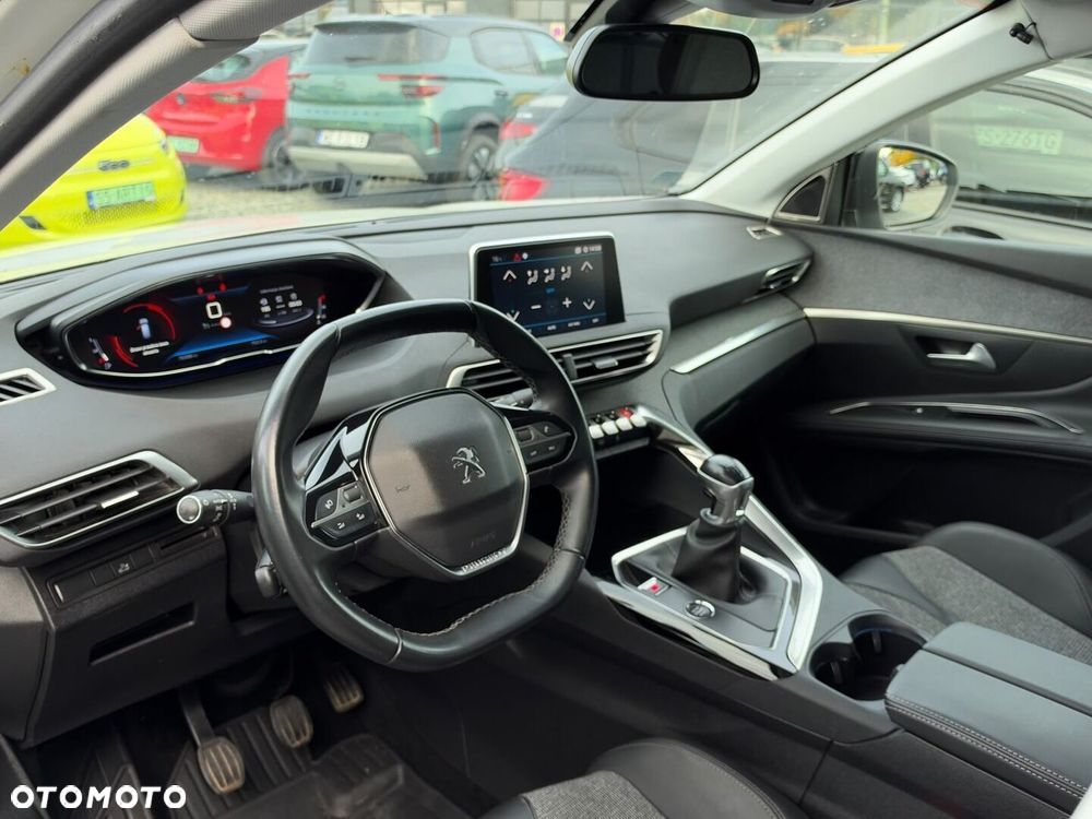 Peugeot 5008 1.2 PureTech Allure S&S - 21