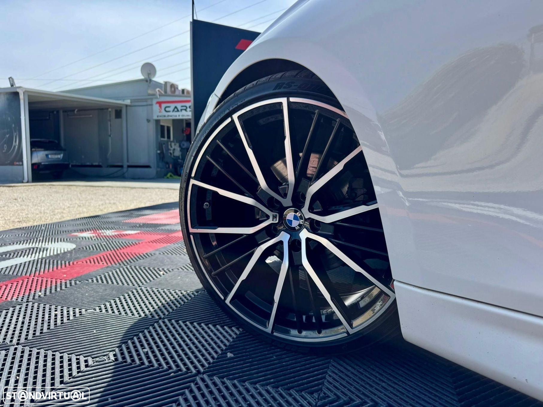 BMW 320 d Pack M - 29