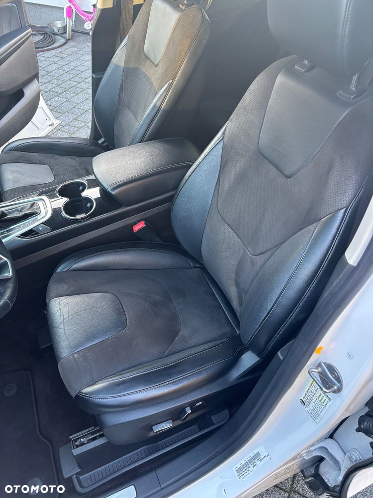Ford Edge - 8