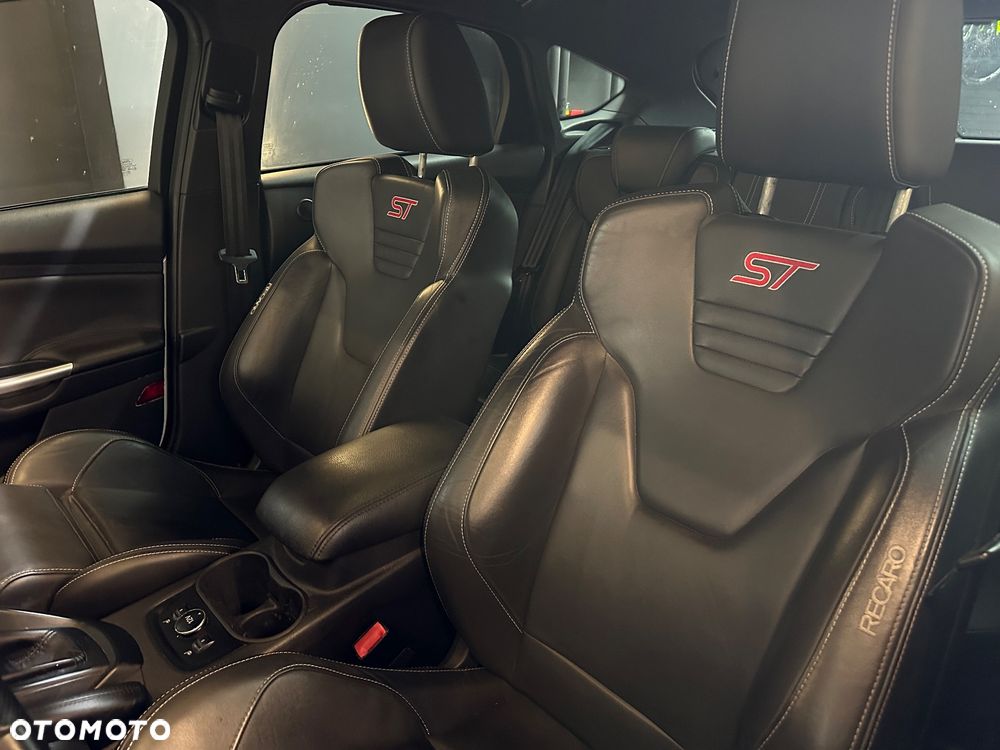 Ford Focus ST - 12