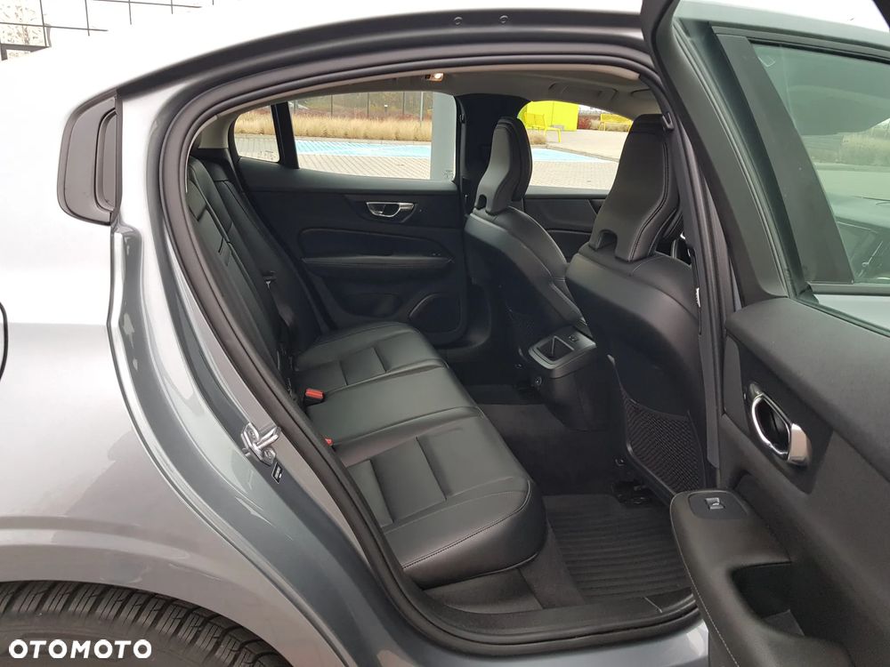 Volvo S60 T5 AWD Momentum Pro - 15