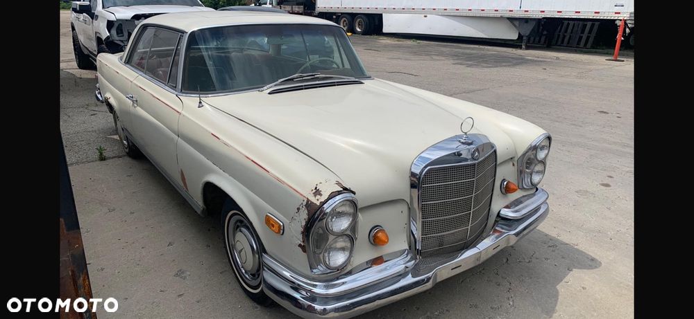 Mercedes-Benz W111 - 5
