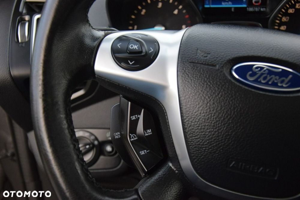 Ford Kuga 2.0 TDCi 2x4 Titanium - 37